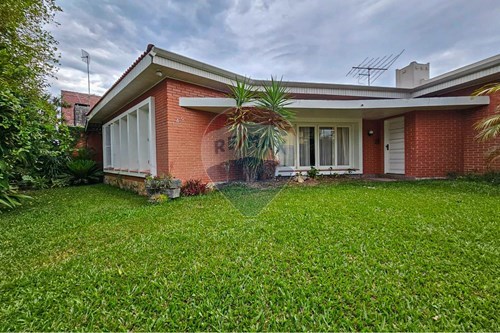 Venda-Casa-Rua Professor Manoel Vieira de Alencar , 140  - Praça Villa Lobos  - Jardim Social , Curitiba , Paraná , 82520400-560411070-2