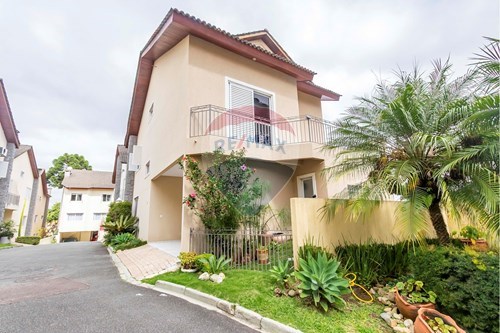 Venda-Casa-Rua Adolfo Stedile , 247  - apenas 650m Colégio Católica de Curitiba  - Bom Retiro , Curitiba , Paraná , 80520-540-560411055-15