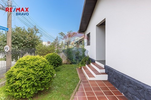 Venda-Casa-Rua João Carlos de Souza Castro , 335  - Próximo ao Sams Club Torres  - Guabirotuba , Curitiba , Paraná , 81520-290-560371042-387