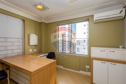 Alugar-Cj. Comercial/ Sala-Rua Lourenço Pinto , 196  - Próximo praça Carlos Gomes  - Centro , Curitiba , Paraná , 80010160-560331044-340