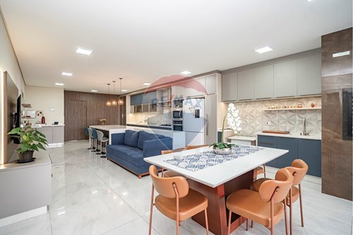 Venda-Casa-Rua Mercedes Stresser , 636  - Bairro Alto , Curitiba , Paraná , 82820240-560411070-62