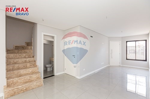 Venda-Casa-Rua Clovis Bevilaqua Sobrinho , 523  - Uberaba , Curitiba , Paraná , 81570170-560371009-85