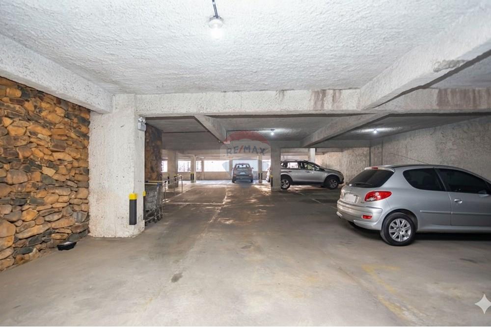 Apartamento - Venda - Curitiba , Paraná - carro do meio da foto retirado 2.jpg - 560431033-15