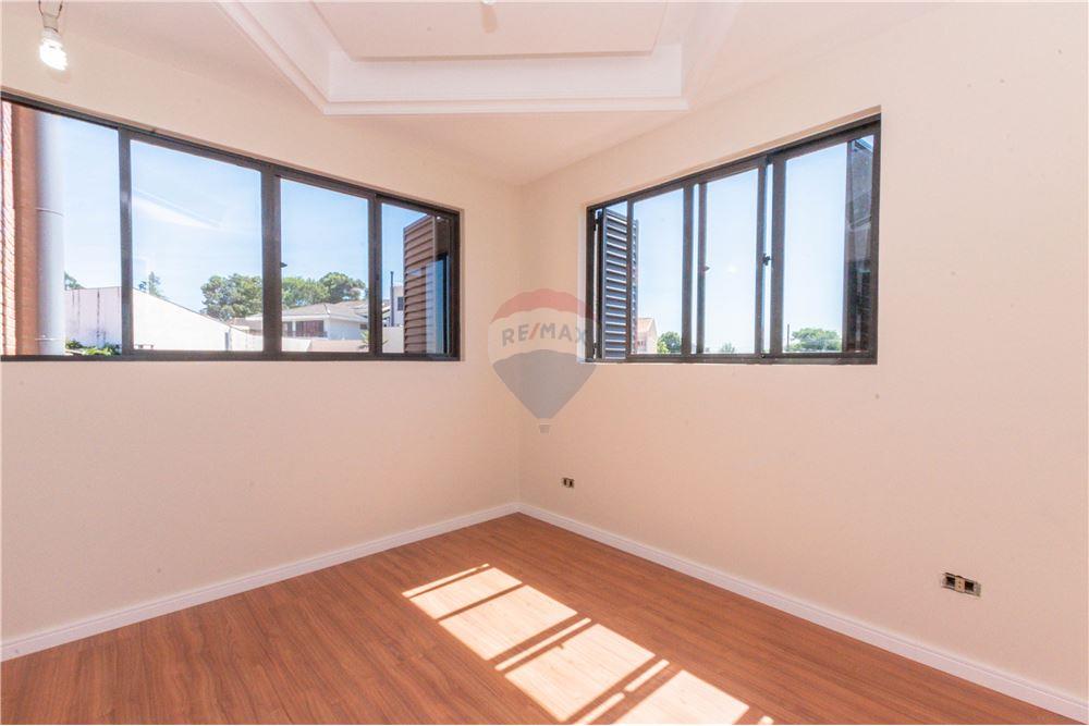 Sobrado - Venda - Curitiba , Paraná - 11 - 560371009-87