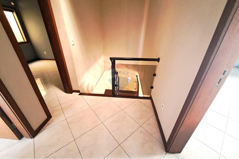 Casa - Venda - Duque de Caxias , Rio de Janeiro - escada  cima1.jpg - 570431027-21