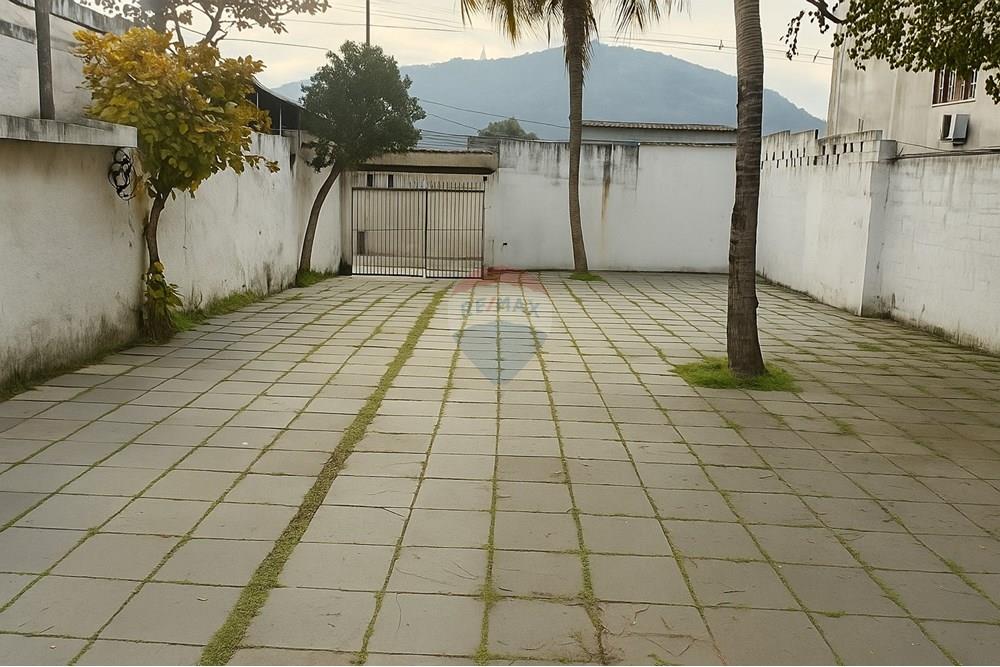 Ponto Comercial/ Loja - Alugar - Rio de Janeiro , Rio de Janeiro - Pátio silencioso ao entardecer.jpeg - 570371043-8