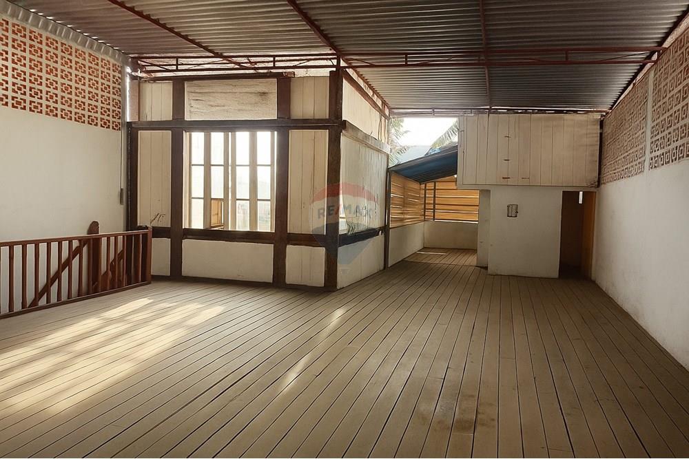 Ponto Comercial/ Loja - Alugar - Rio de Janeiro , Rio de Janeiro - Sala rústica com luz natural.jpeg - 570371043-8