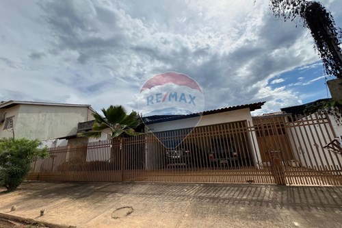 Venda-Casa-Rua Dom Pedro I , 1001  - serra  - Sandra Regina , Barreiras , Bahia , 47802012-580651071-8