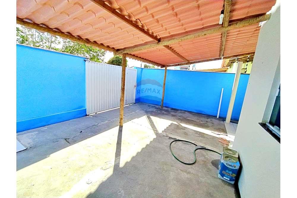 Casa à venda com 2 quartos, 58m² - Foto 2