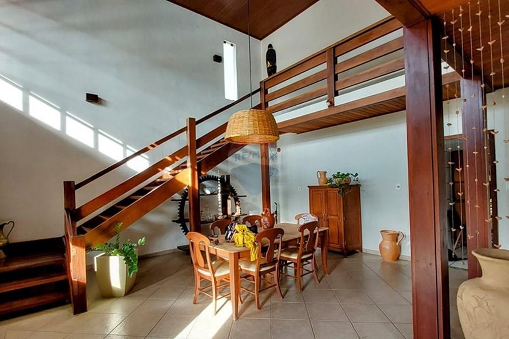 Casa à venda com 5 quartos, 220m² - Foto 7