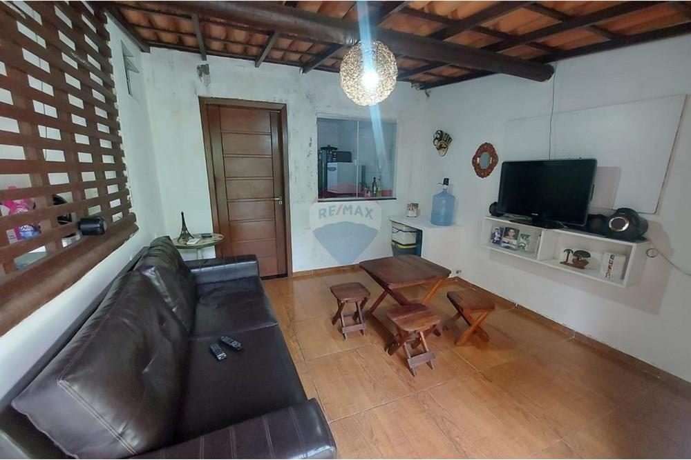 Casa à venda com 3 quartos, 98m² - Foto 1