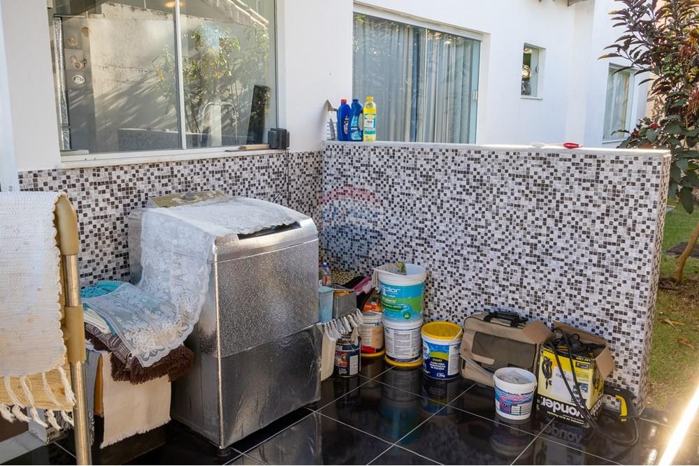 Casa à venda com 3 quartos, 263m² - Foto 14