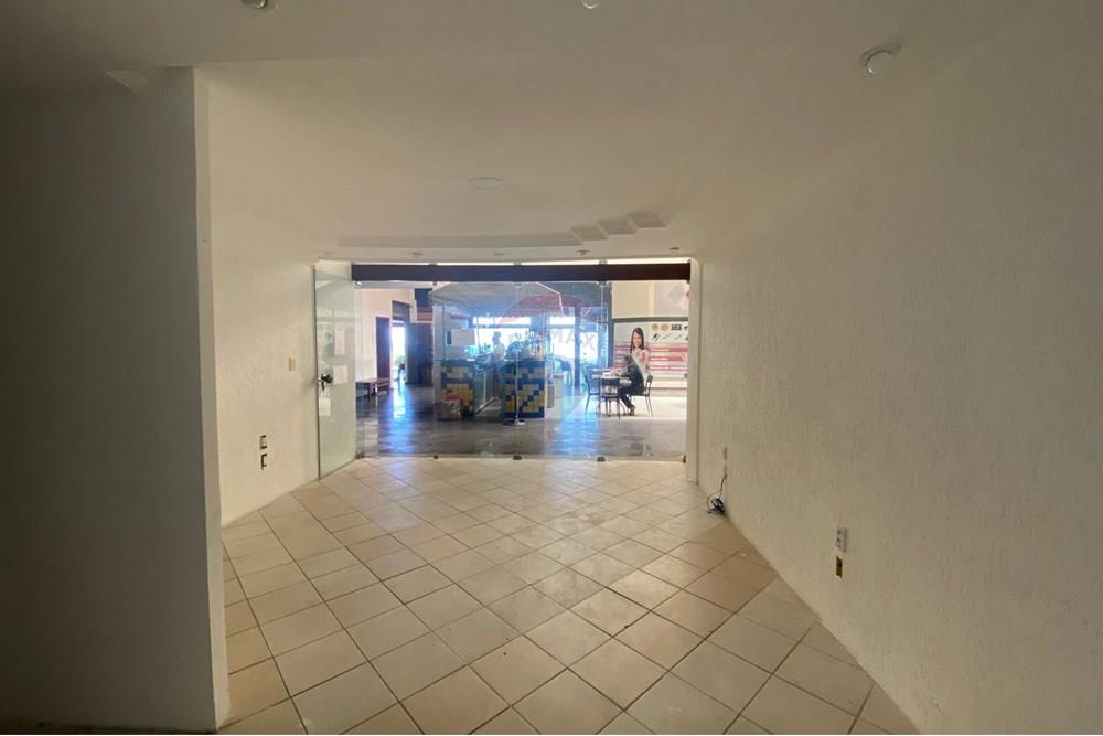 Loja em Shopping - Alugar - Salvador , Bahia - 14ab56c5-08ad-426b-8d9a-8eeff324fb49.jpeg - 580551063-81