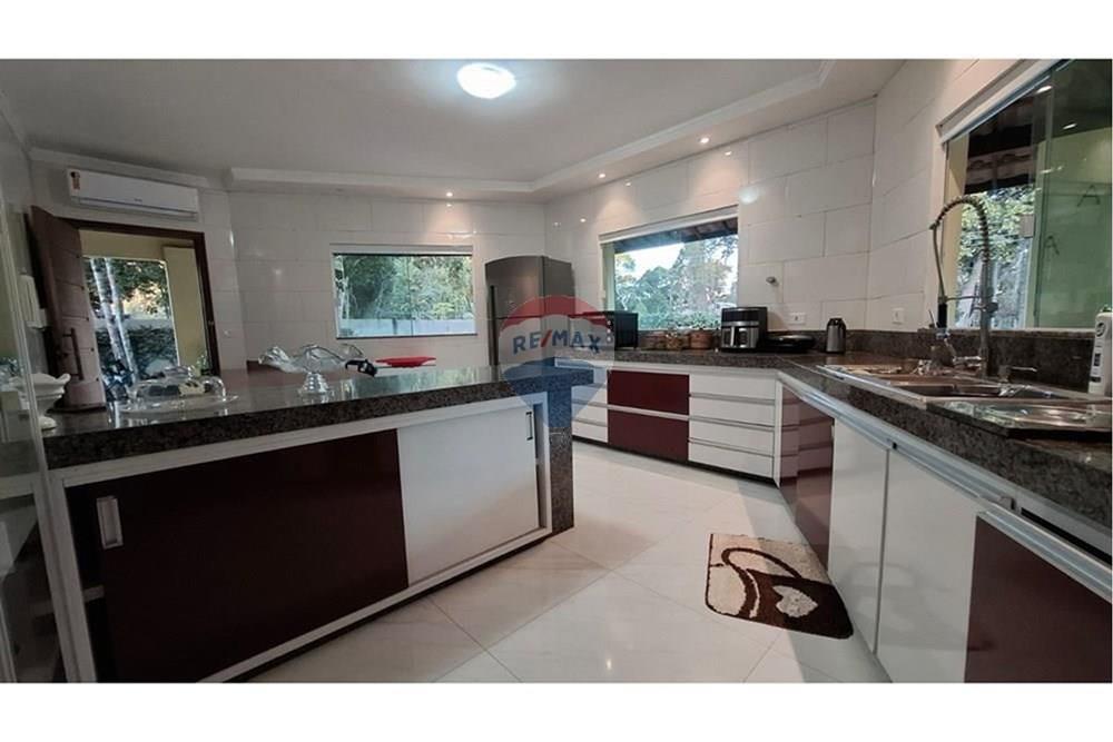 Casa à venda com 5 quartos, 300m² - Foto 28