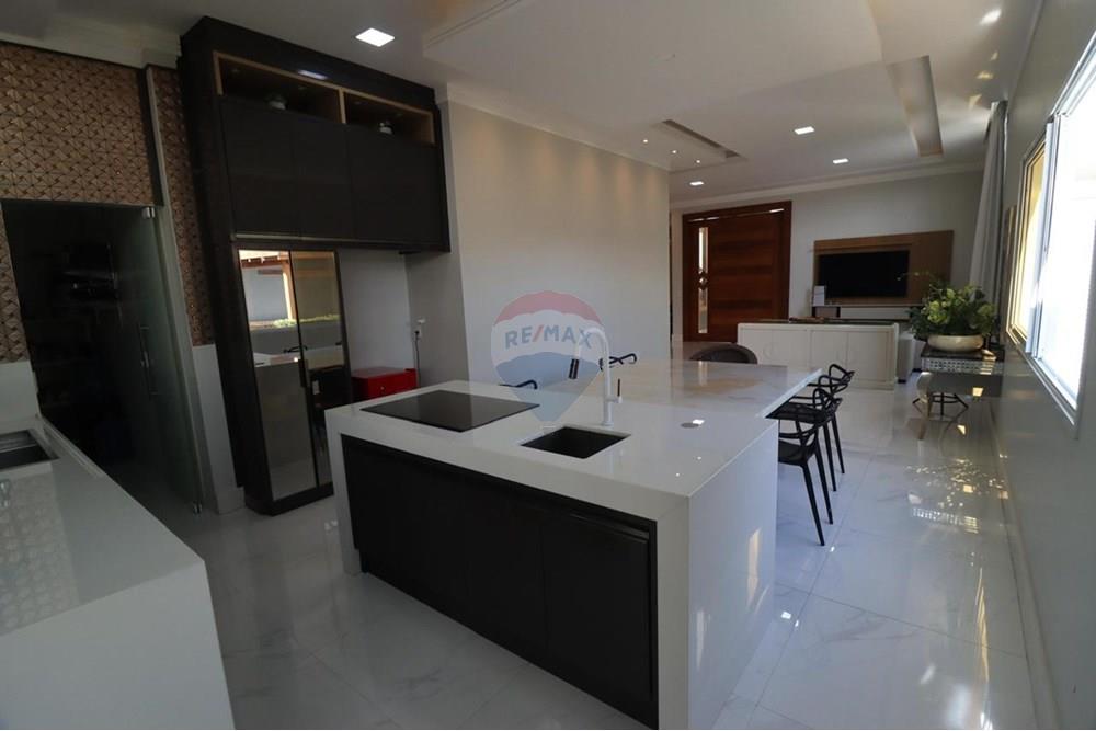 Casa à venda com 4 quartos, 350m² - Foto 16