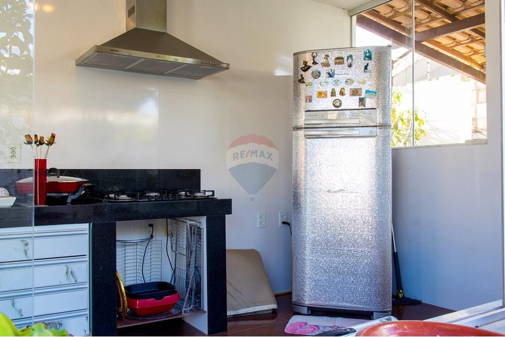 Casa à venda com 3 quartos, 263m² - Foto 17