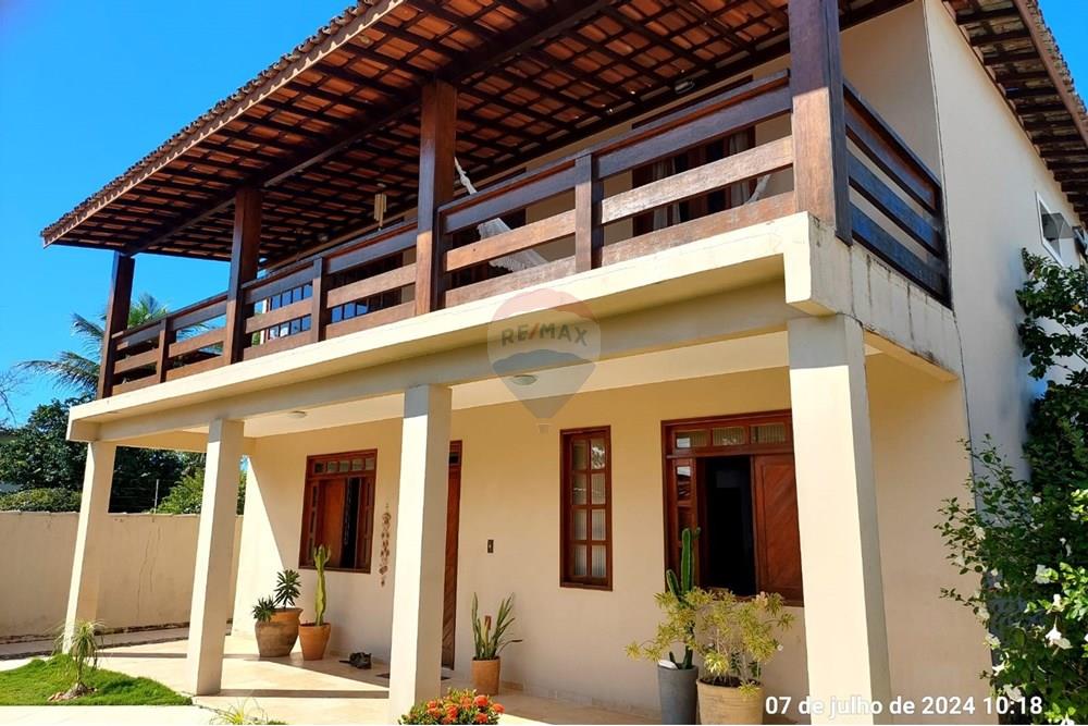 Casa à venda com 5 quartos, 220m² - Foto 1