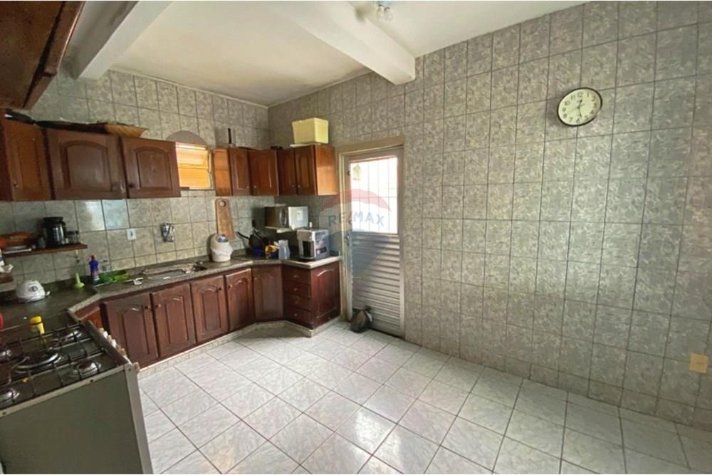 Casa à venda com 2 quartos, 130m² - Foto 9
