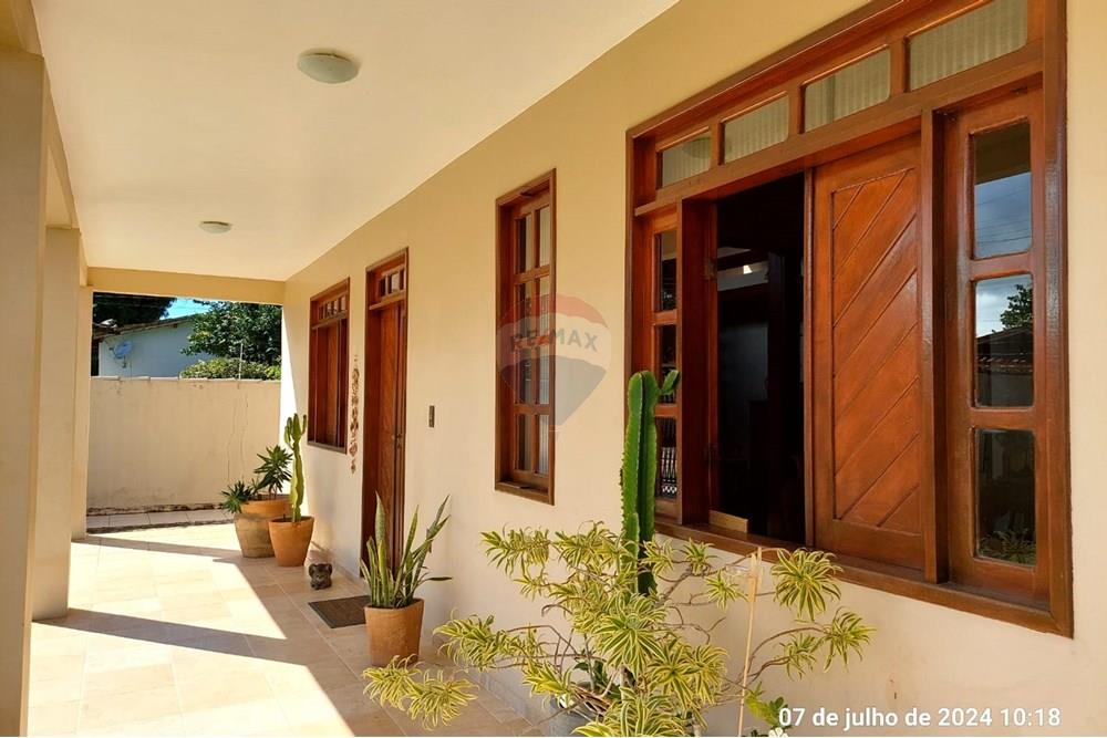 Casa à venda com 5 quartos, 220m² - Foto 2