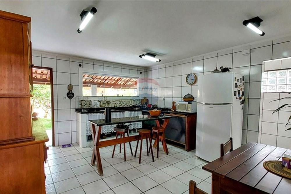 Casa à venda com 5 quartos, 220m² - Foto 15
