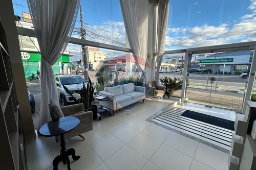 Venda-Passa-se o Ponto-Rua 2300 , 1100  - Anexo a Med Menosso  - Centro , Balneário Camboriú , Santa Catarina , 88330430-590231101-40