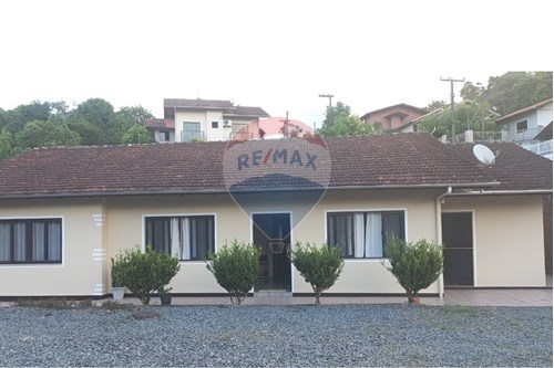 Venda-Casa-Rua Padre Anchieta , 51  - Simplão Atacadista  - Araponguinhas , Timbó , Santa Catarina , 89120000-590211039-7