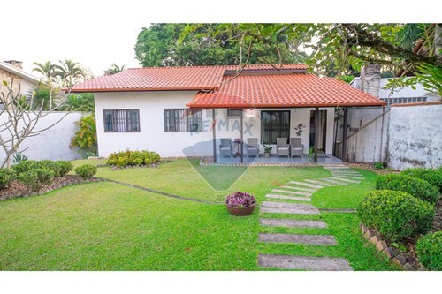 Venda-Casa-Av. Pioneiros , 236  - Sesi - Saúde e Educação  - Centro , Indaial , Santa Catarina , 89086-708-590301004-102