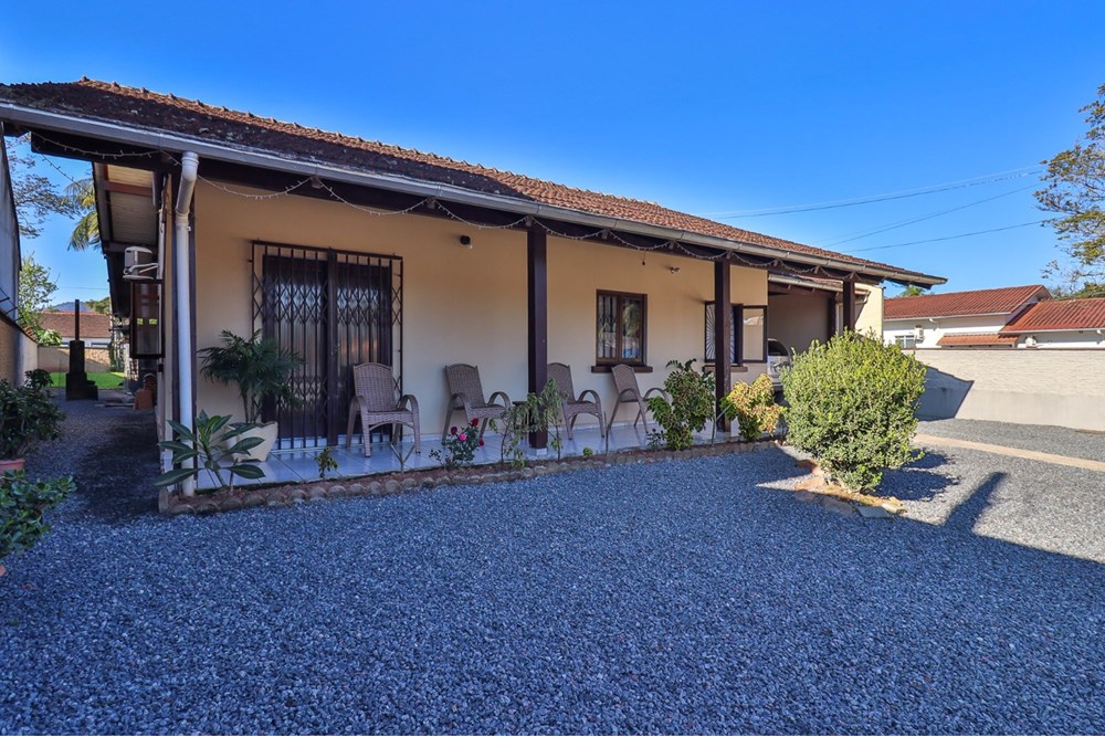 Casa Tranquila em Timbó - 4 Quartos e Garagem! - foto 1