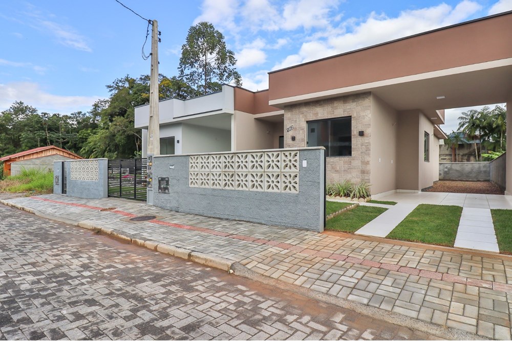 Linda casa nova e moderna esperando para ser sua em Indaial — foto 2