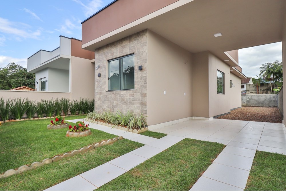 Linda casa nova e moderna esperando para ser sua em Indaial - foto 1