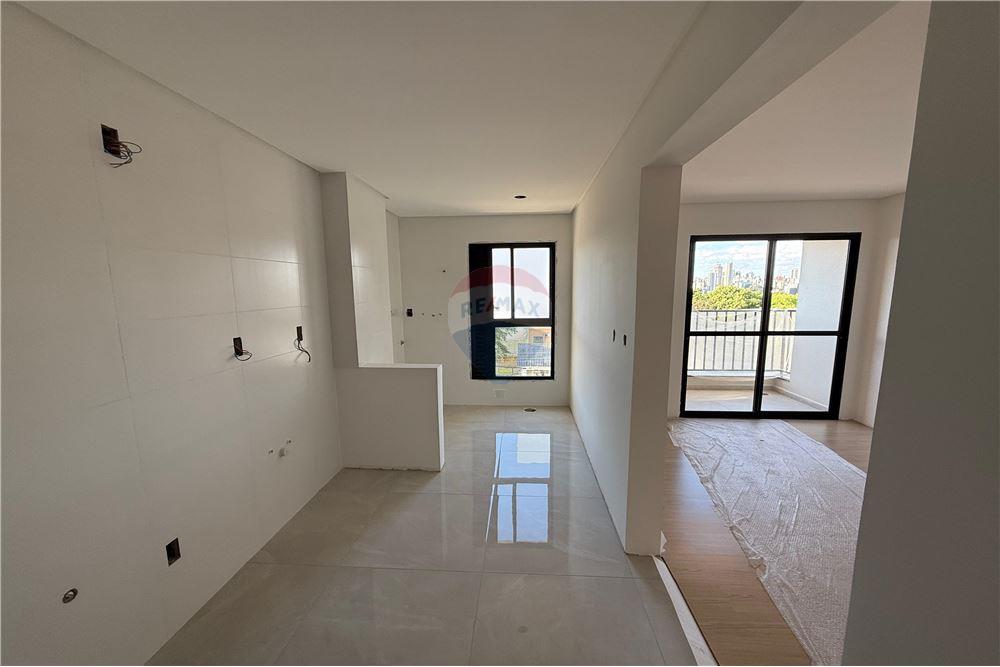 Apartamento à venda com 2 quartos, 72m² - Foto 4