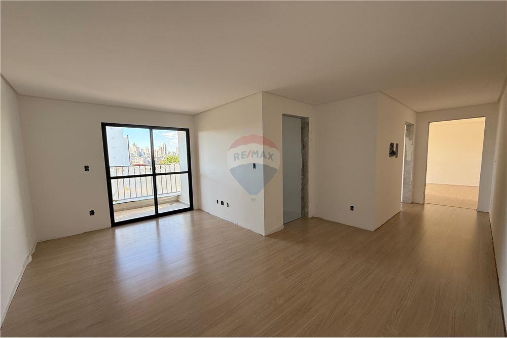 Apartamento à venda com 2 quartos, 72m² - Foto 2