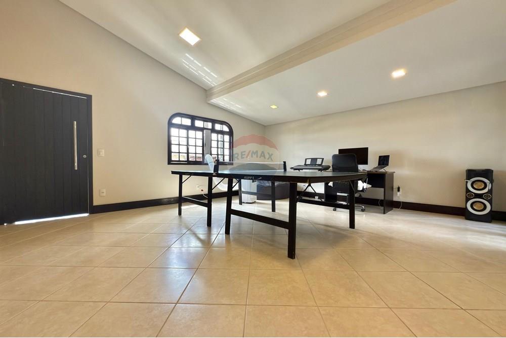 Casa de Alto Padrão 03 Dormitórios sendo 01 Suíte e 04 vagas de garagem — foto 3