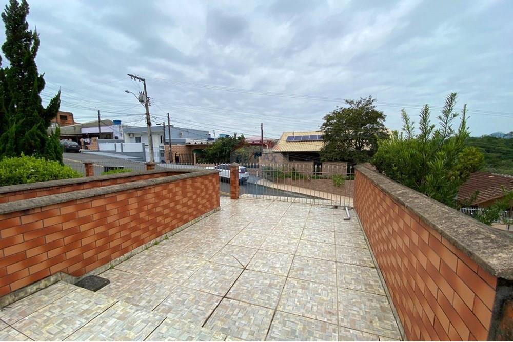 Casa espaçosa e bem localizada na Itoupavazinha — foto 3