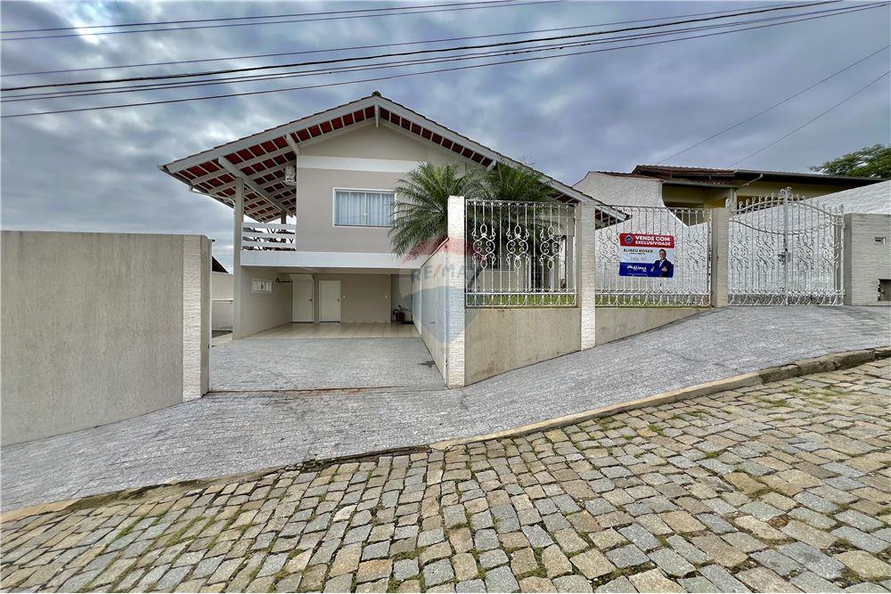 Excelente Oportunidade: Casa com Apartamento Anexo no Bairro Badenfurt - foto 1