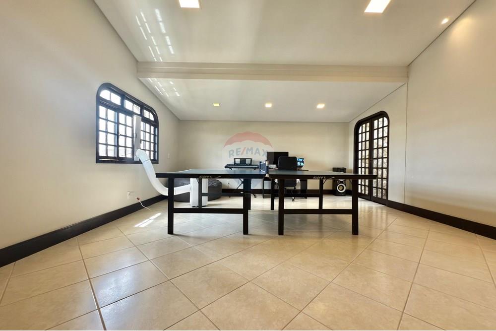 Casa de Alto Padrão 03 Dormitórios sendo 01 Suíte e 04 vagas de garagem — foto 4