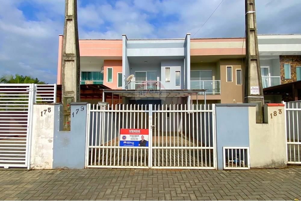 Sobrado Moderno à Venda em Blumenau! - foto 1