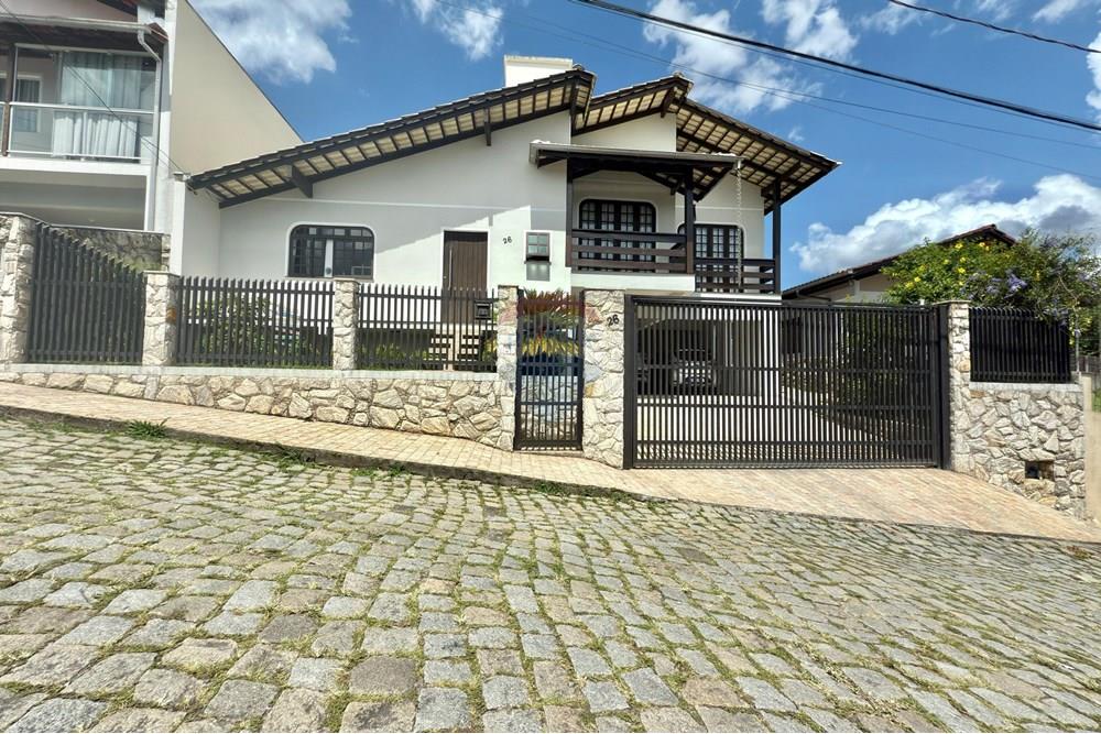 Casa de Alto Padrão 03 Dormitórios sendo 01 Suíte e 04 vagas de garagem — foto 2