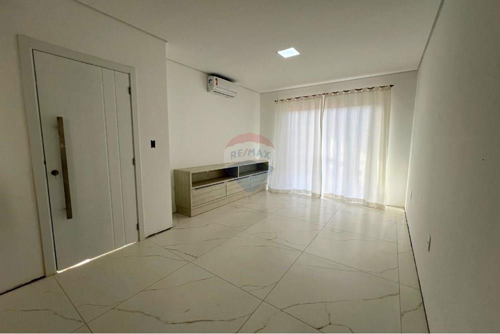 UM IMÓVEL ÚNICO PRÓXIMO AO CENTRO DE BLUMENAU! — foto 2