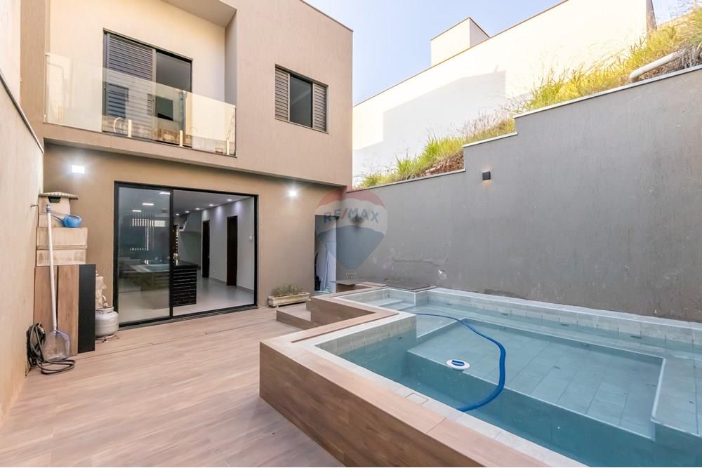 Casa à venda com 3 quartos, 128m² - Foto 1