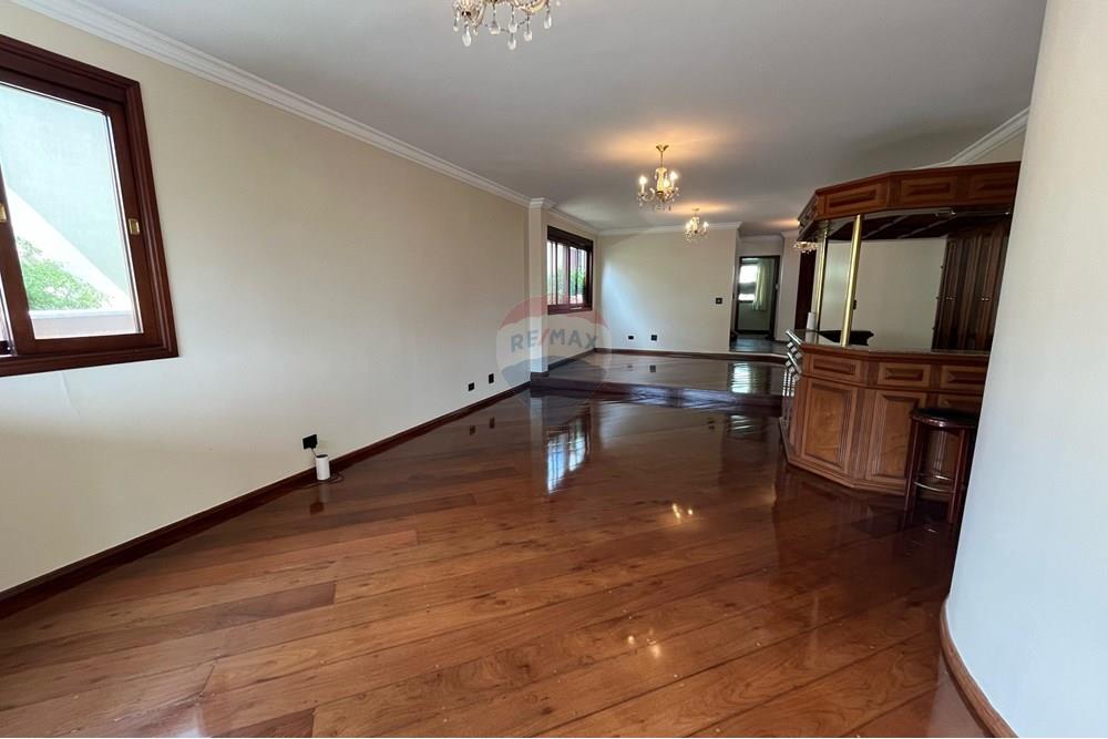 Casa para alugar com 4 quartos, 560m² - Foto 32