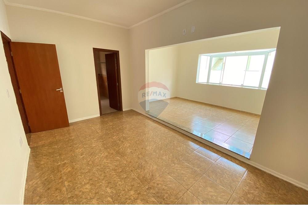 Casa, 3 quartos, 257 m² - Foto 4