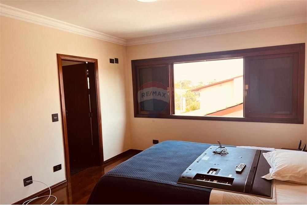 Casa para alugar com 4 quartos, 560m² - Foto 12