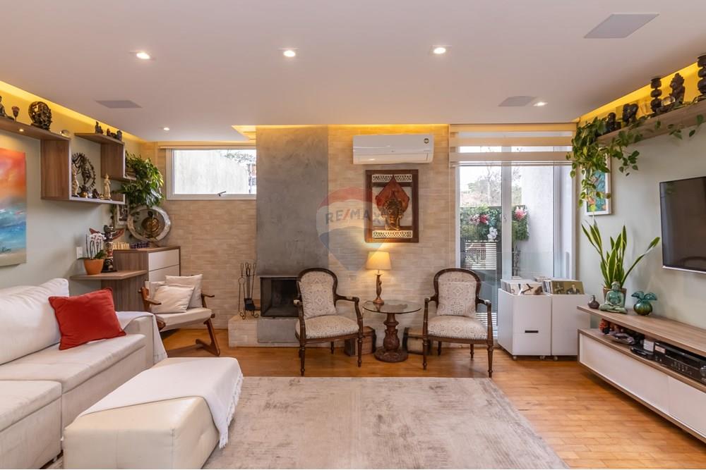 Casa, 4 quartos, 218 m² - Foto 1