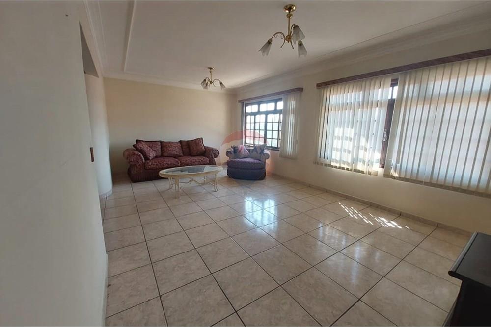 Casa à venda com 5 quartos, 263m² - Foto 7