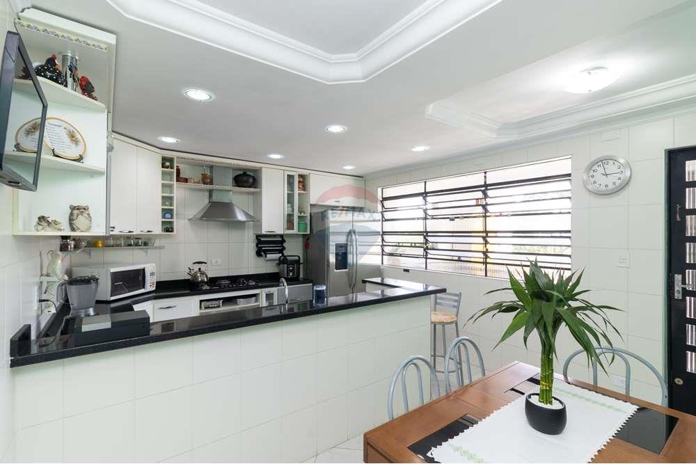 Casa à venda com 3 quartos, 219m² - Foto 1
