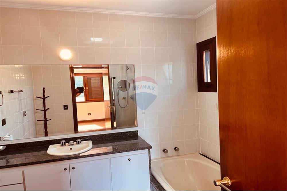Casa para alugar com 4 quartos, 560m² - Foto 11