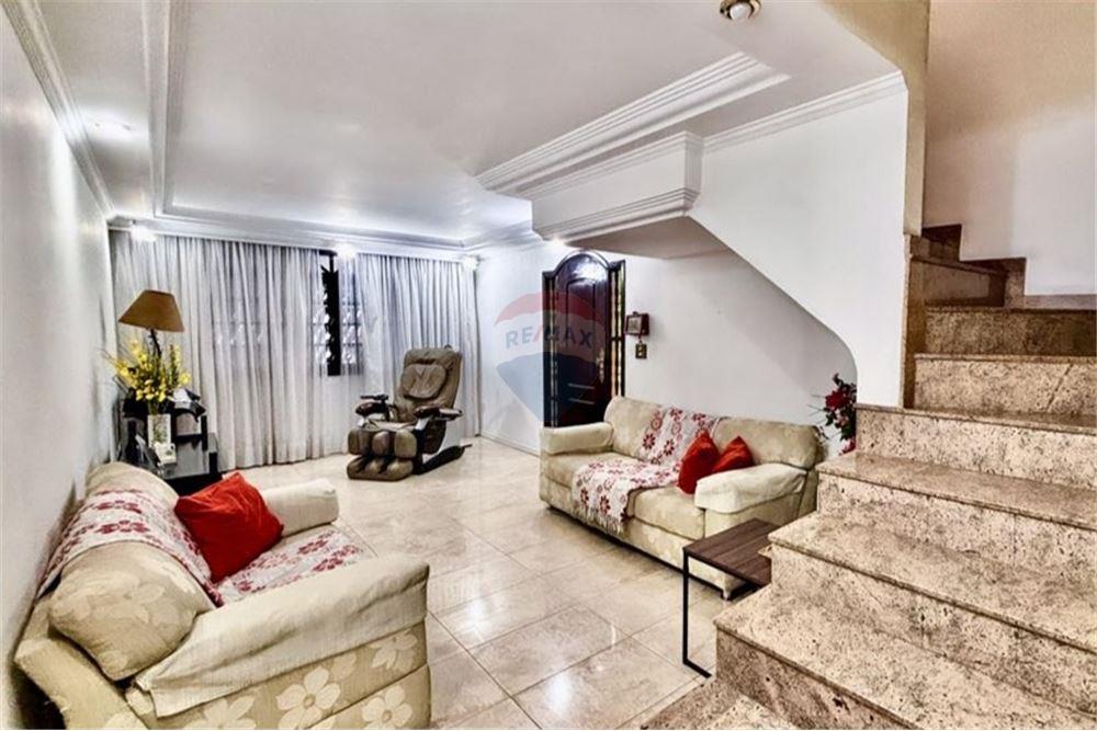 Casa à venda com 3 quartos, 150m² - Foto 1