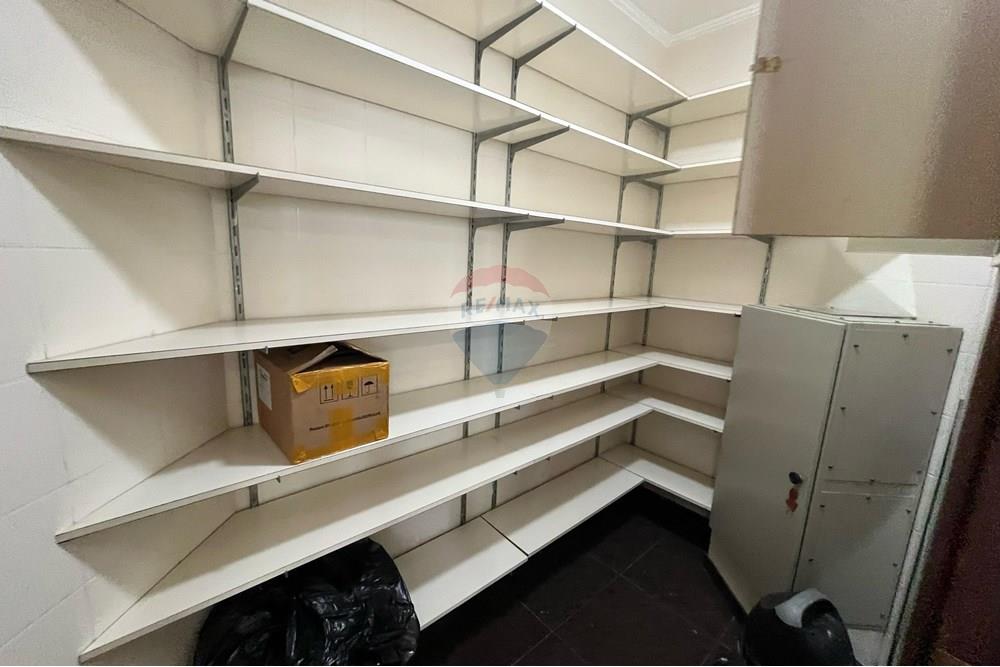 Casa para alugar com 4 quartos, 560m² - Foto 35