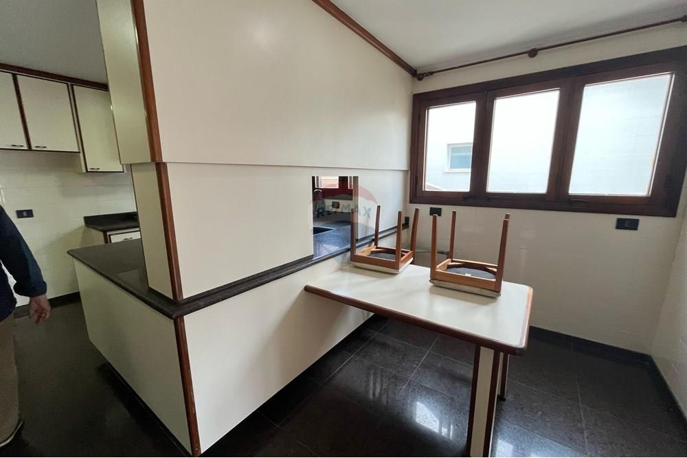 Casa para alugar com 4 quartos, 560m² - Foto 37